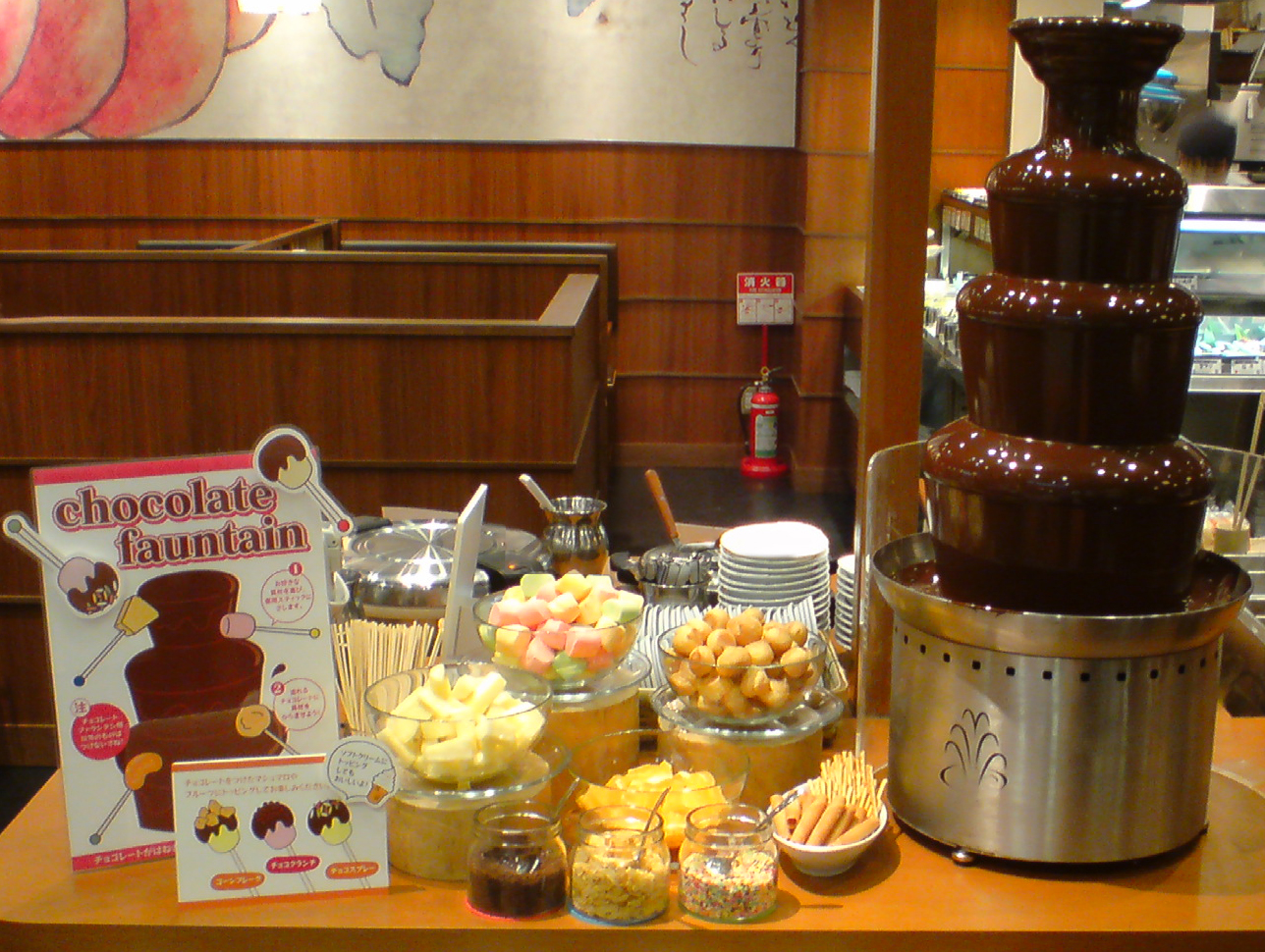6周年記念イベントが チョコレートファウンテン batumi.ge